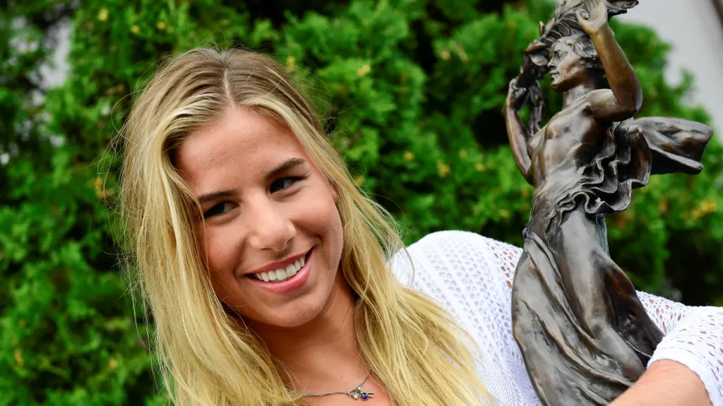 Ester Ledecká s cenou Jiřího Gutha-Jarkovského