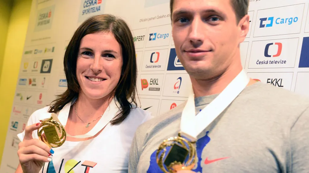 Zlatí medailisté Zuzana Hejnová a Vítězslav Veselý