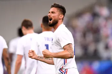 Slavící Olivier Giroud