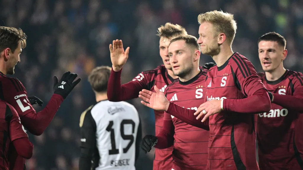 Sparťané se radují z branky Jaroslava Zeleného