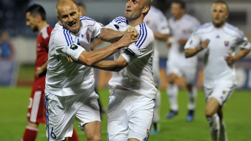 Miroslav Karhan se raduje z gólu