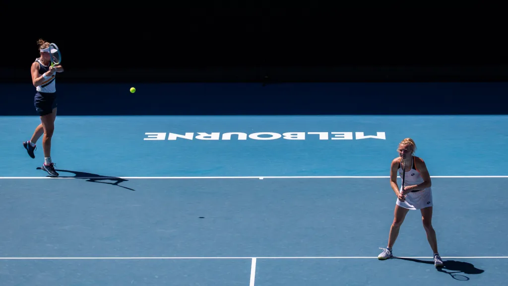 Barbora Krejčíková (vlevo) a Kateřina Siniaková na Australian Open