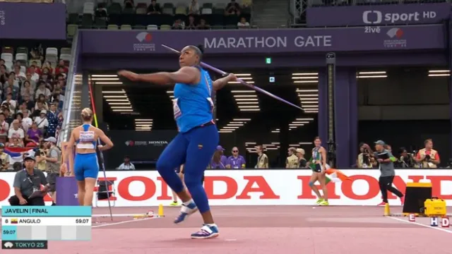 Zlatý hod oštěpařky Juleisy Angulové
