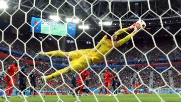 Fantastický zákrok Llorise v utkání proti Belgii