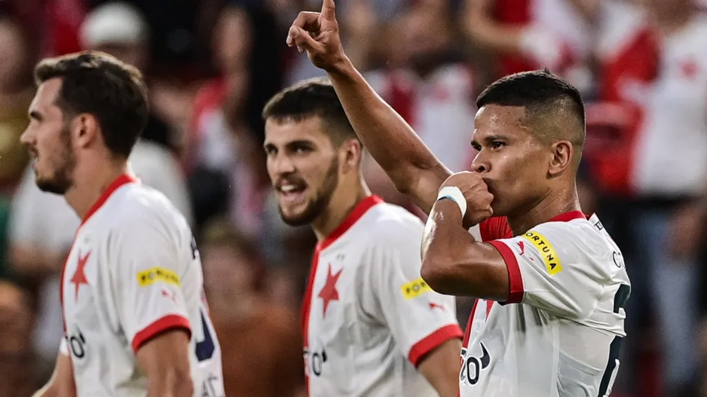 Ewerton v dresu Slavie