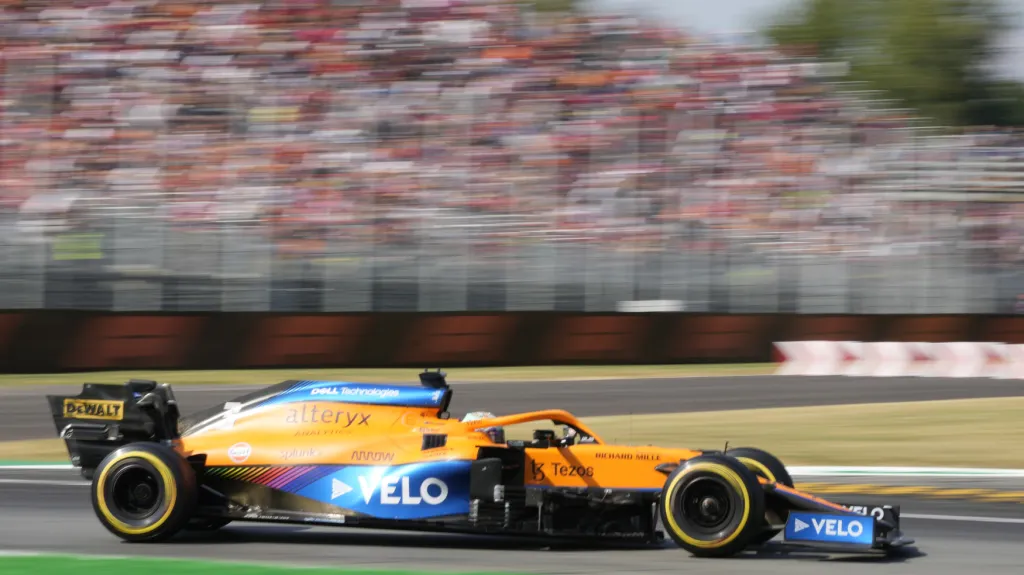 Daniel Ricciardo ovládl závody v Monze