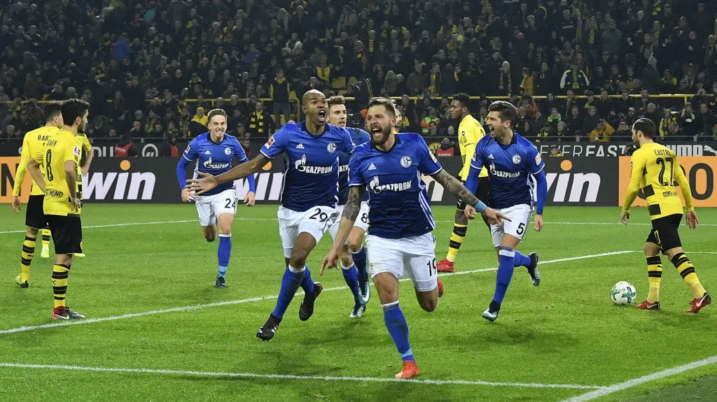 Euforie Schalke, šok pro Dortmund