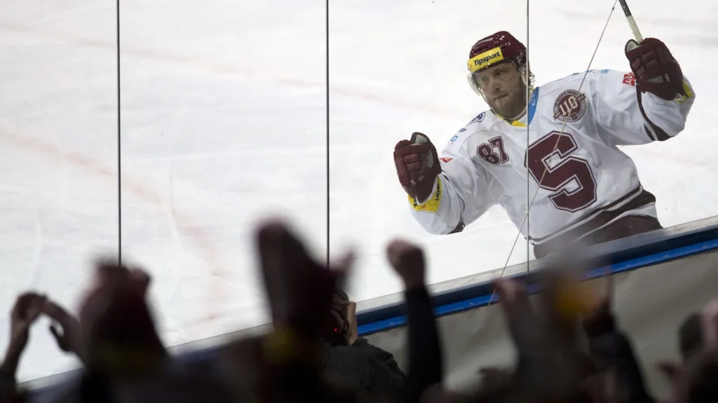 Petr Ton slaví gól