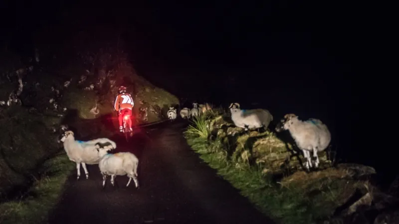 Cyklistický ultramaratonec Svatopluk Božák během závodu Kolem Irska