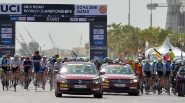 Start závodu mužů na MS v cyklistice