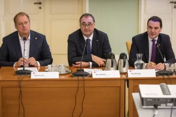 David Trunda, Boris Šťastný a Petr Macinka na TK k MS ve fotbale
