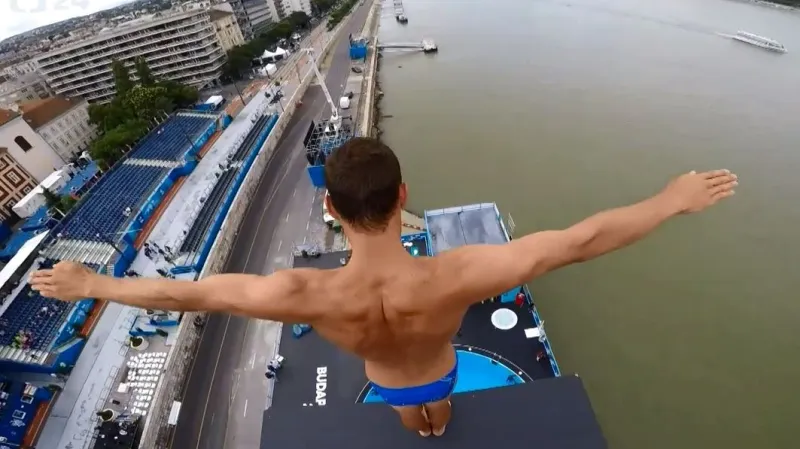 Navrátil míří ve skocích do vody za stříbrnou medailí