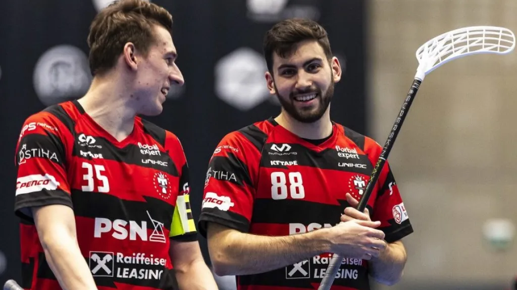 Marek Beneš (vlevo) se raduje z branky