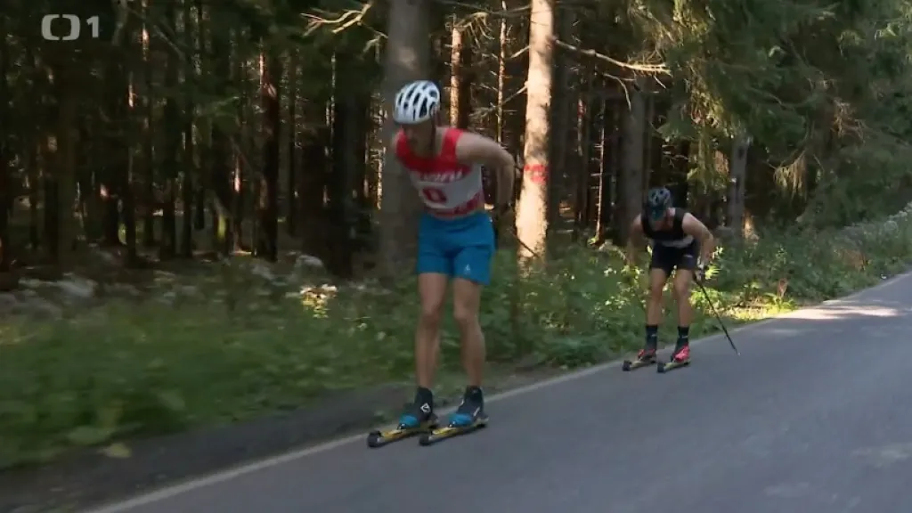 České tituly v běhu na kolečkových lyžích na Ještědu slavili Šrail a Razýmová