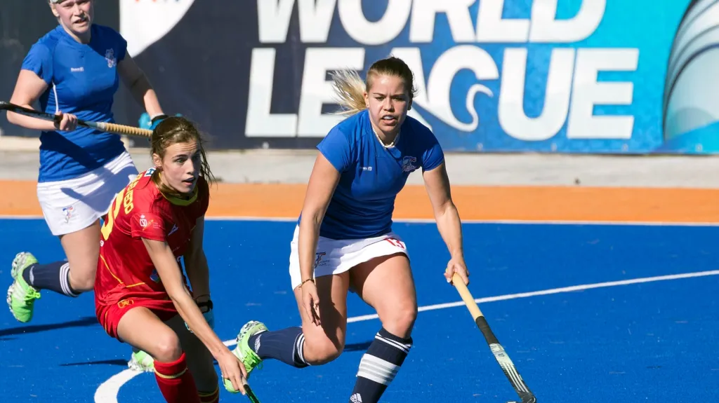 Adéla Bízová (vpravo) v dresu české reprezentace