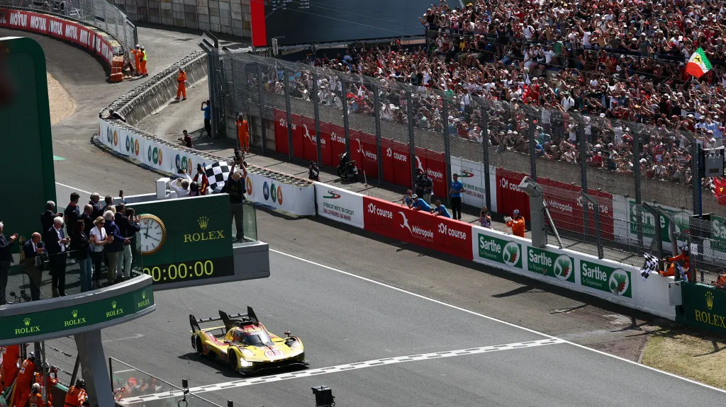 Robert Kubica, Jie I-fej a Philip Hanson vítězí ve 24 hodin Le Mans