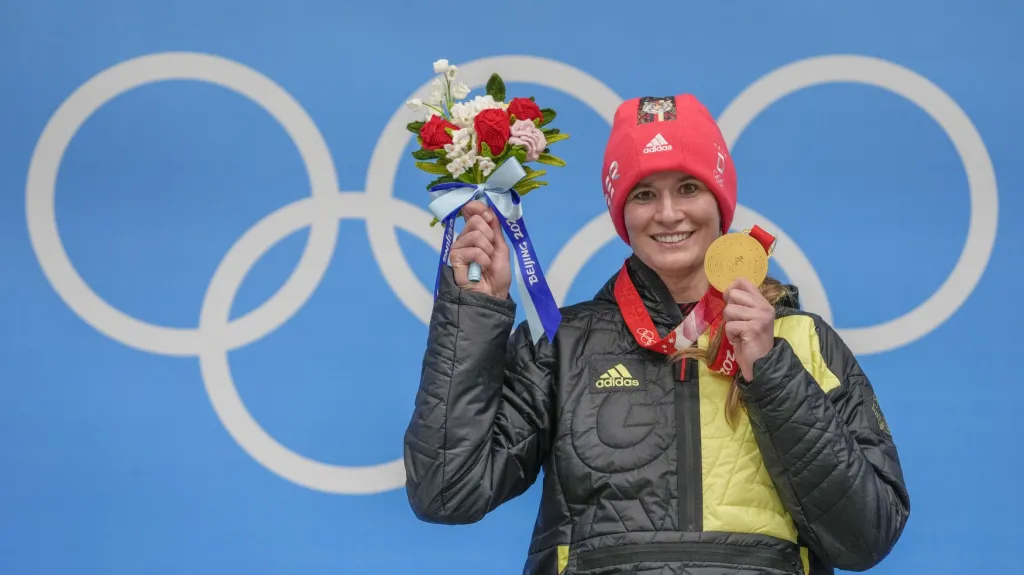 Natalie Geisenbergerová se zlatou olympijskou medailí