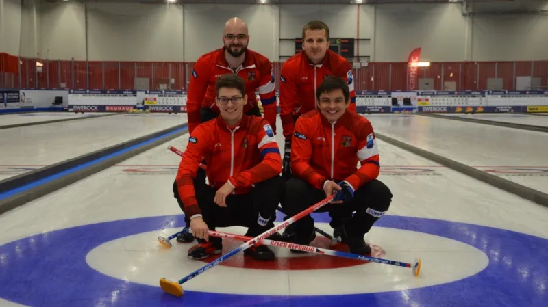 Čeští curleři se skipem Lukášem Klímou (vpravo dole)