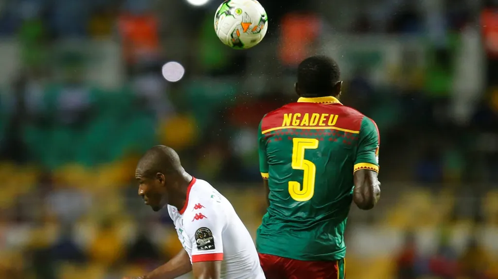 Michael Ngadeu v dresu Kamerunu