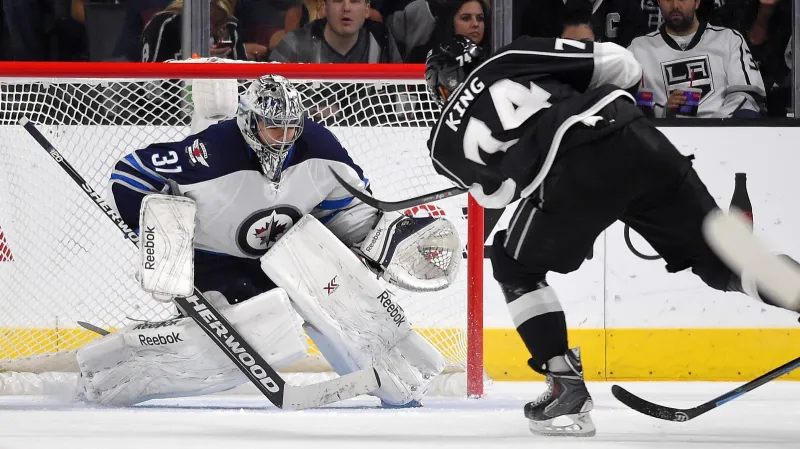 Ondřej Pavelec v dresu Winnipegu