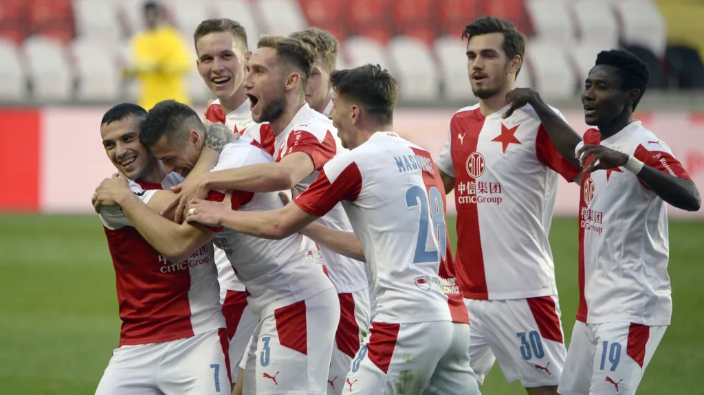 Radující se hráči Slavie Praha