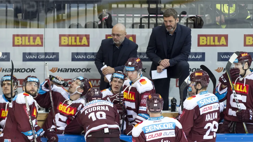 Jiří Kalous s hokejisty Sparty