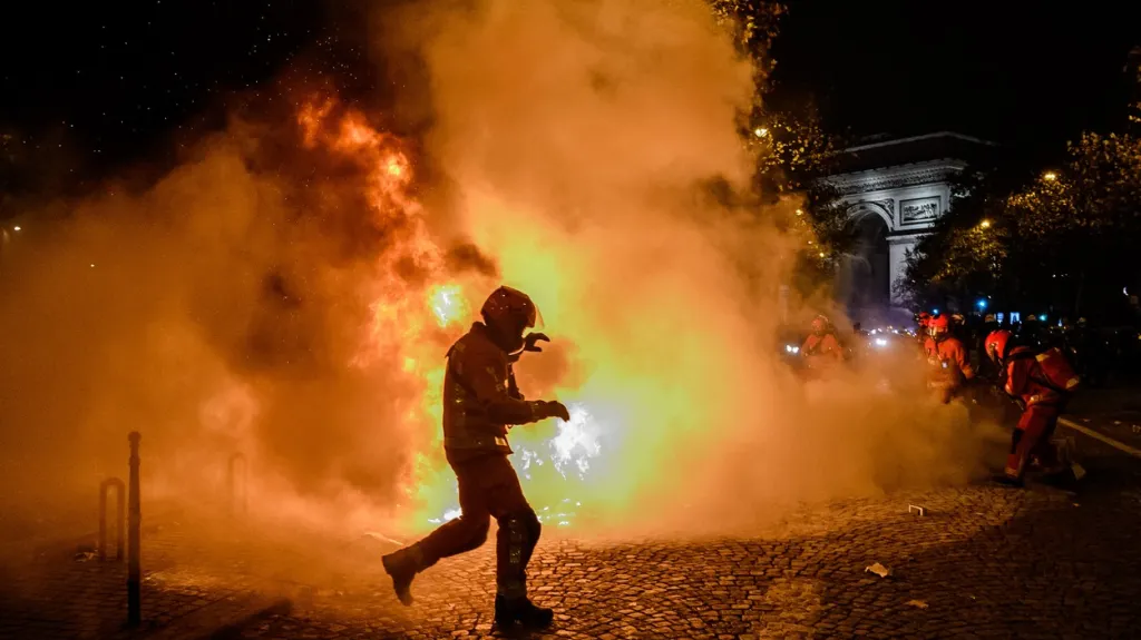 Nepokoje v ulicích Paříže