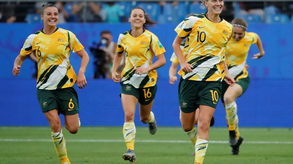 Fotbalistky Austrálie se radují z vítězství nad Brazílií