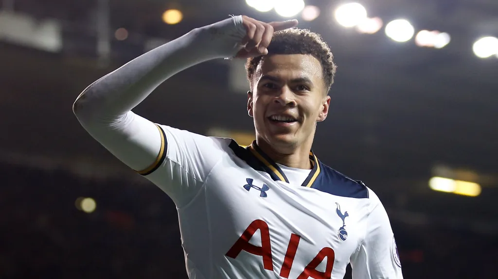 Dele Alli se raduje ze vstřeleného gólu proti Chelsea