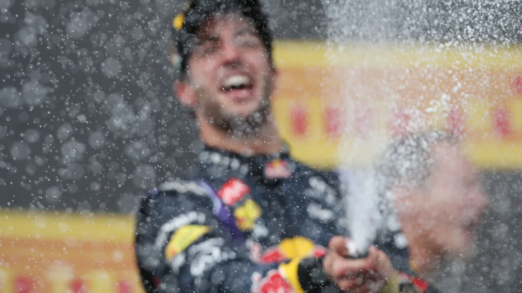 Slavící Daniel Ricciardo