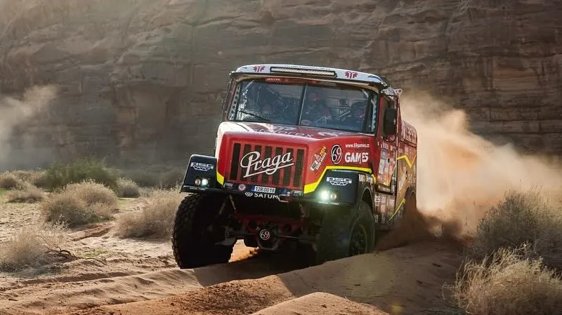 Loprais bojoval na Dakaru o vítězství, nakonec byl těsně druhý