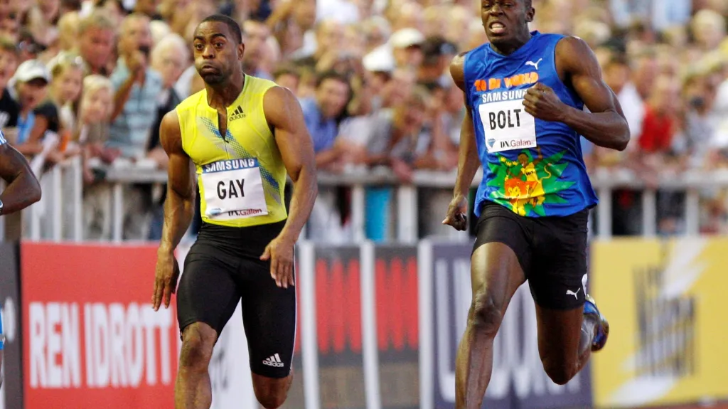 Tyson Gay (vlevo) a Usain Bolt ve spintu na 100 metrů