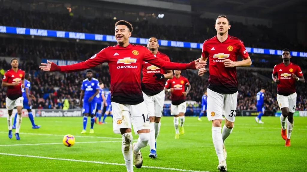 Jessie Lingard z United slaví gól do sítě Cardiffu
