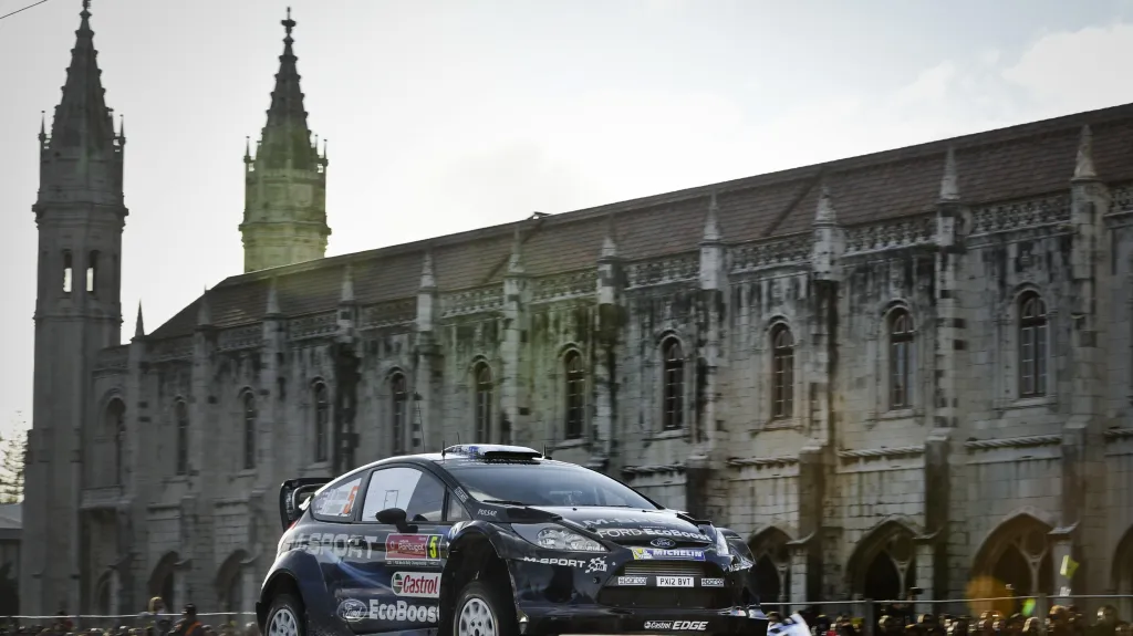 Fin Mikko Hirvonen na Fordu během Portugalské rallye