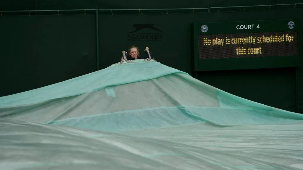 Déšť narušuje program Wimbledonu