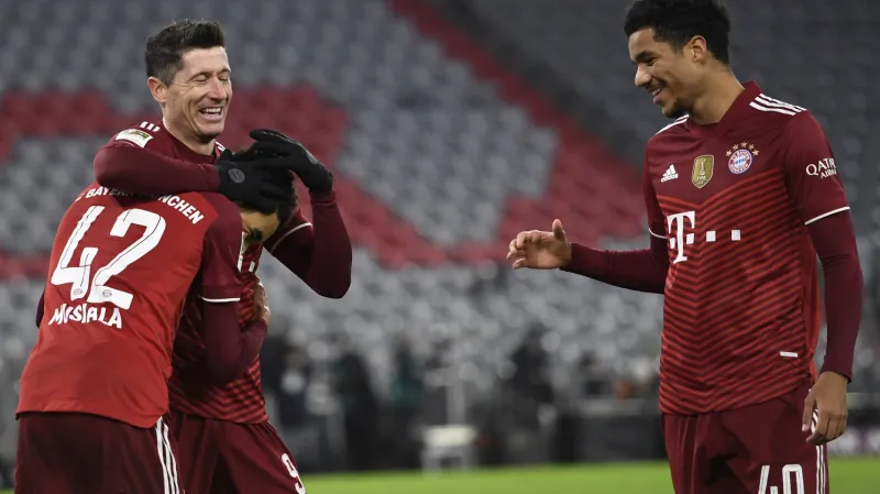 Robert Lewandowski se raduje z branky