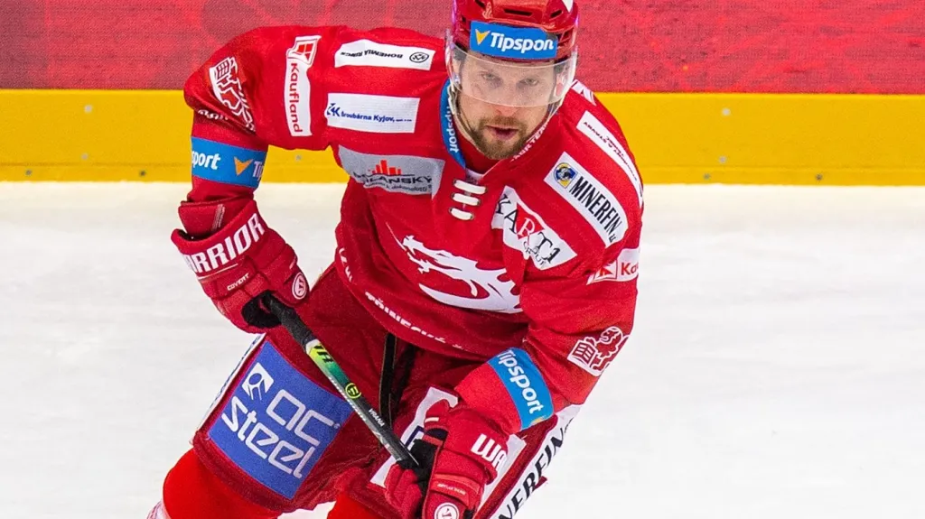 Třinecký útočník Petr Vrána