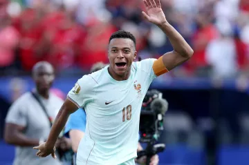 "Francouzský tým nemůže nic zastavit. Svět mu leží u nohou," oslavují média první semifinalisty