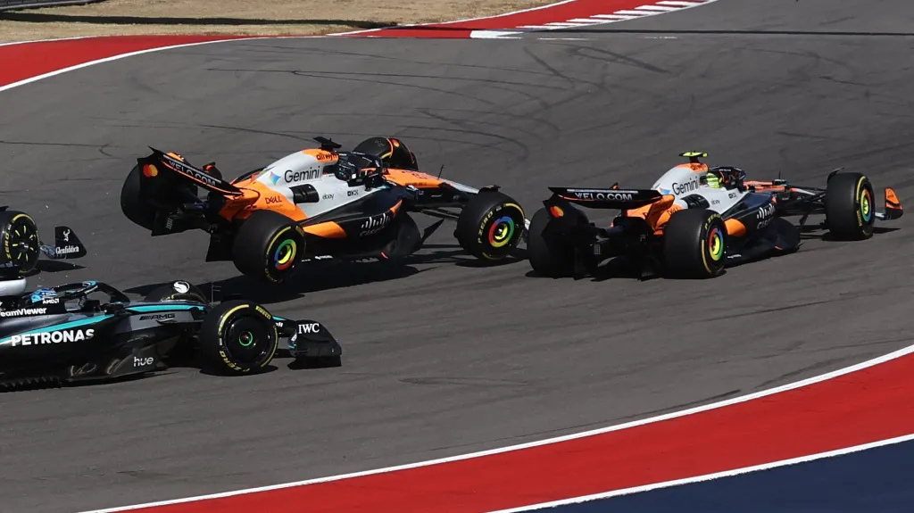 Kolize Piastriho a Norrisova vozu při sprintu F1 v USA