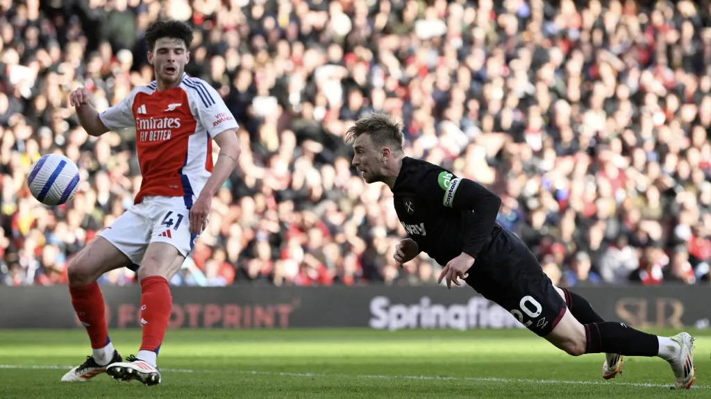 Jarrod Bowen skóruje proti Arsenalu