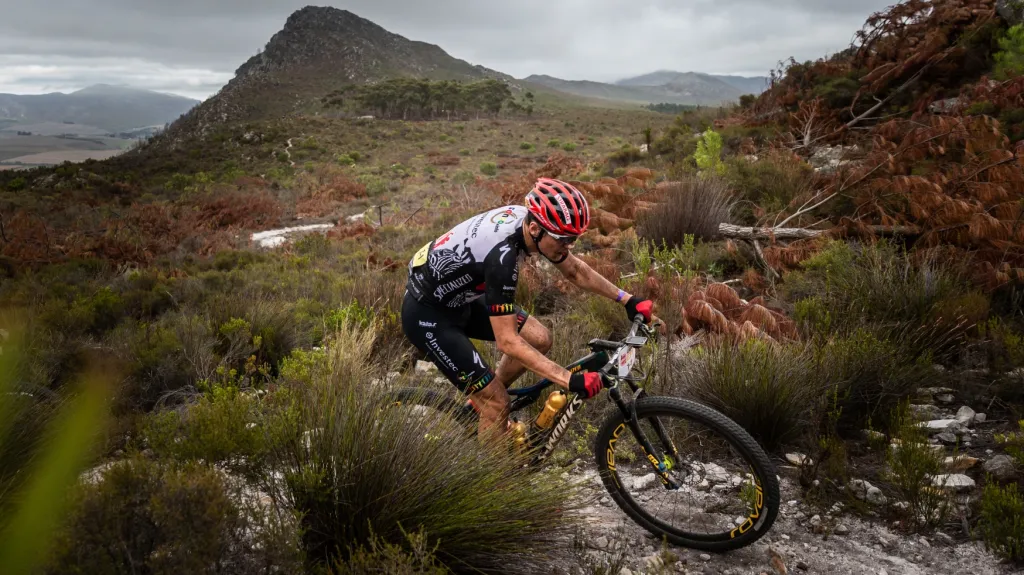 Biker Jaroslav Kulhavý na závodě horských kol Cape Epic
