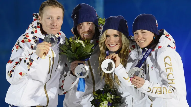 Čeští biatlonisté se stříbrnými medailemi