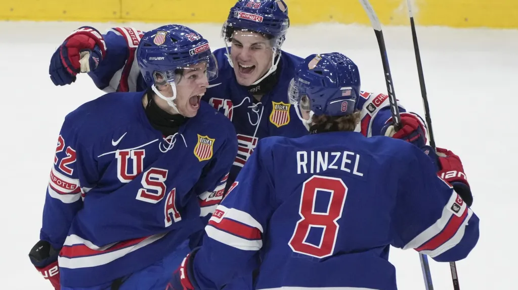 Radost hokejistů USA