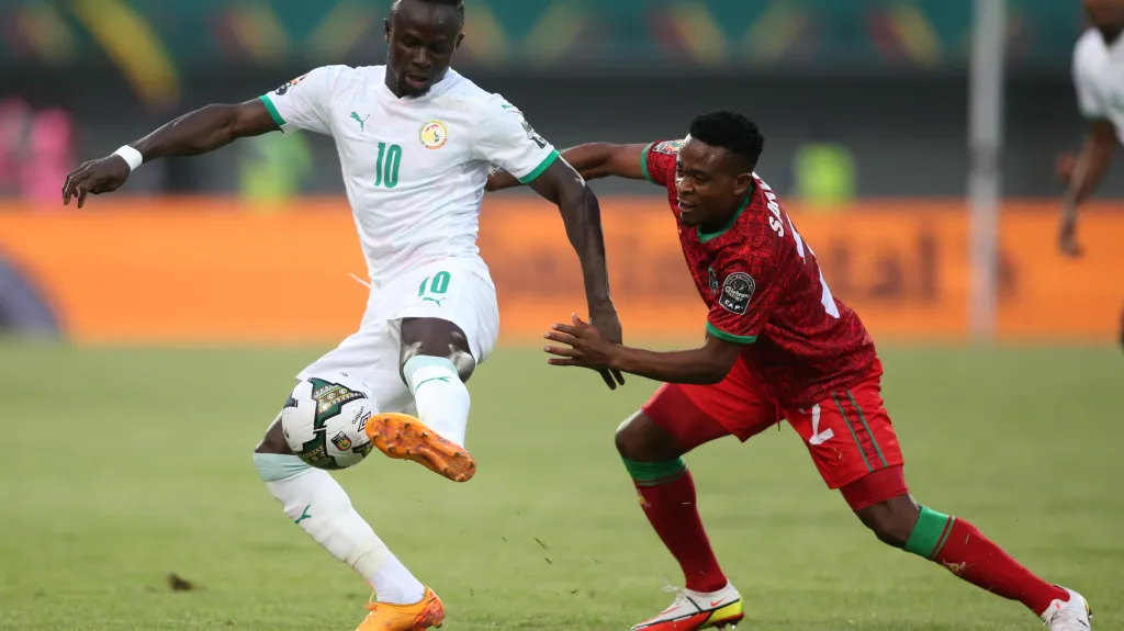 Senegalec Sadio Mané v utkání proti Malawi