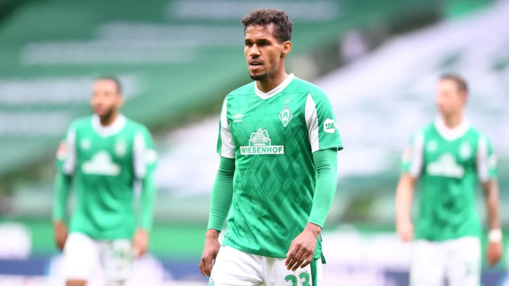 Werder Brémy sestupuje z Bundesligy, v popředí Theo Gebre Selassie
