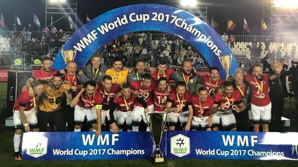 Čeští reprezentanti slaví titul mistrů světa