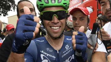 Slavící Michael Matthews po vítězství v etapě na Tour de France