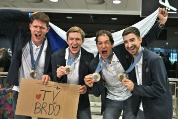 Bronzoví kordisté po příletu z olympiády do Prahy
