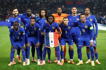 Francouzská reprezentace v čele s kapitánem Kylianem Mbappém (č. 10)