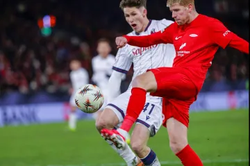 Martin Vitík v souboji s Thorem Pedersenem